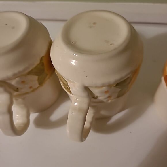 Set of Four Metlox Mugs - Picture 10 of 11